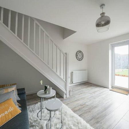 Stylish 2-Bed Contractor Haven: NEC & Airport Proximity Villa Birmingham Exterior photo